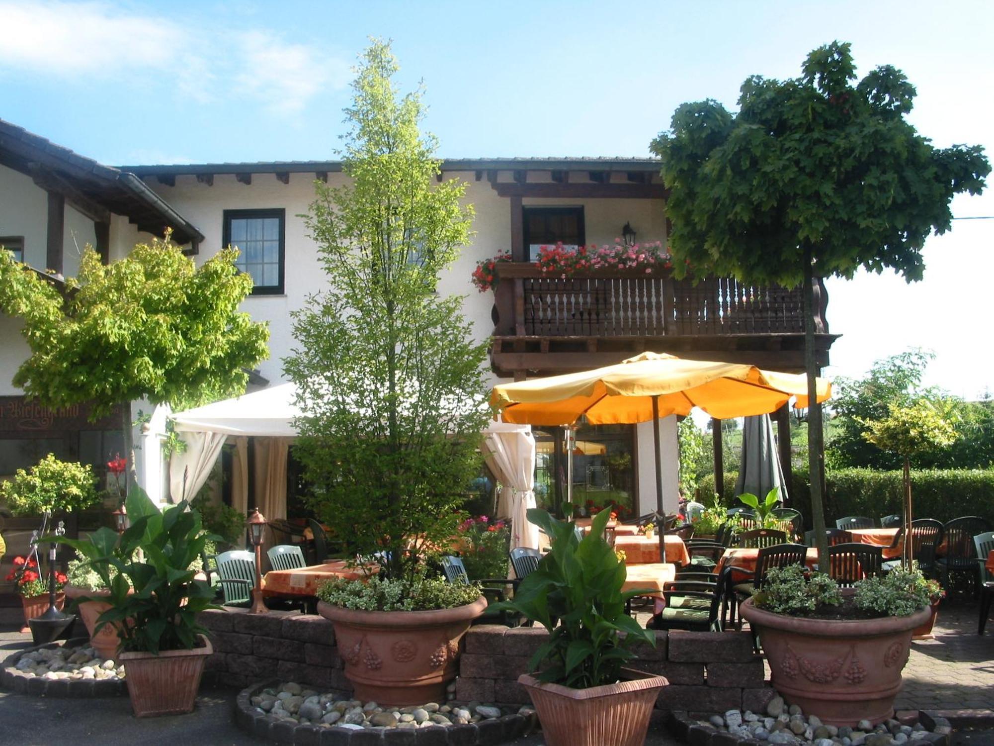 Restaurant Landgasthof Zum Wiesengrund Newel ภายนอก รูปภาพ