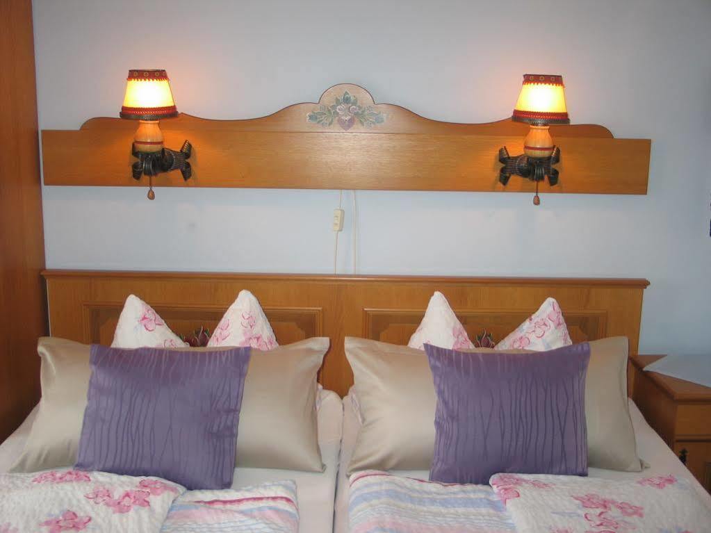 Restaurant Landgasthof Zum Wiesengrund Newel ภายนอก รูปภาพ